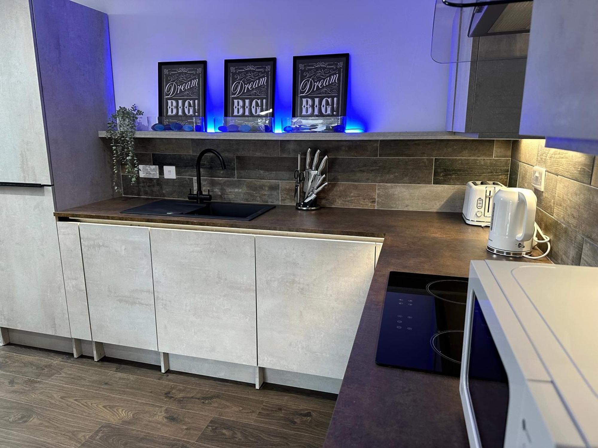 Vibrant Apartments Close To City Centre Cardiff Luaran gambar