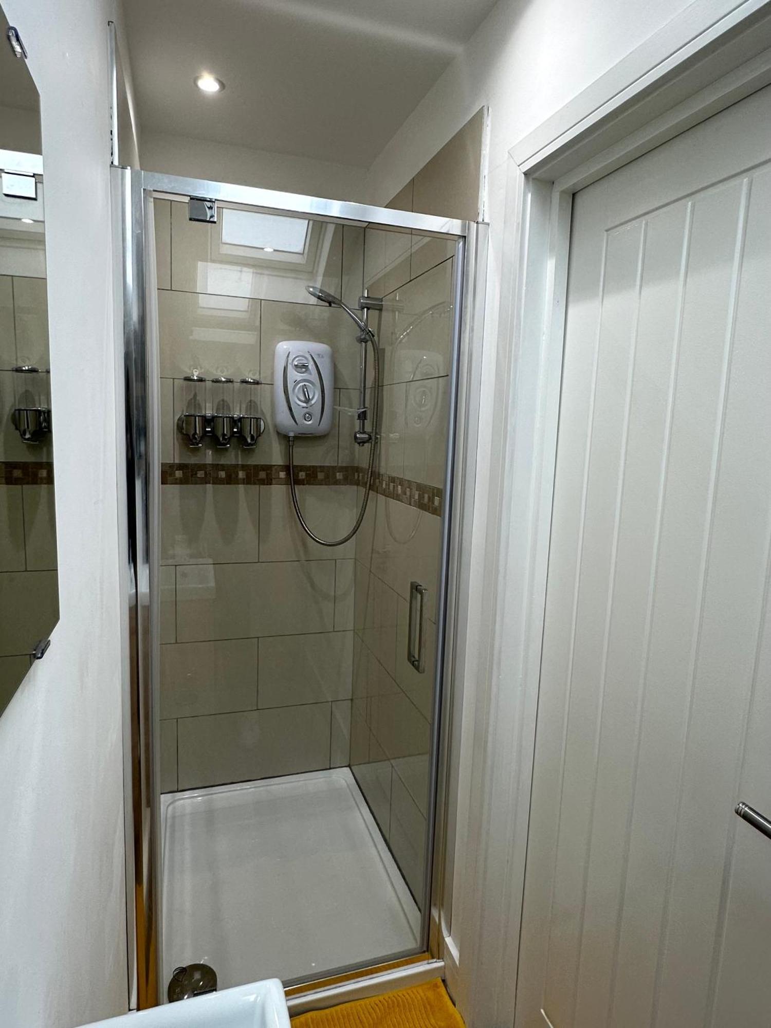 Vibrant Apartments Close To City Centre Cardiff Luaran gambar