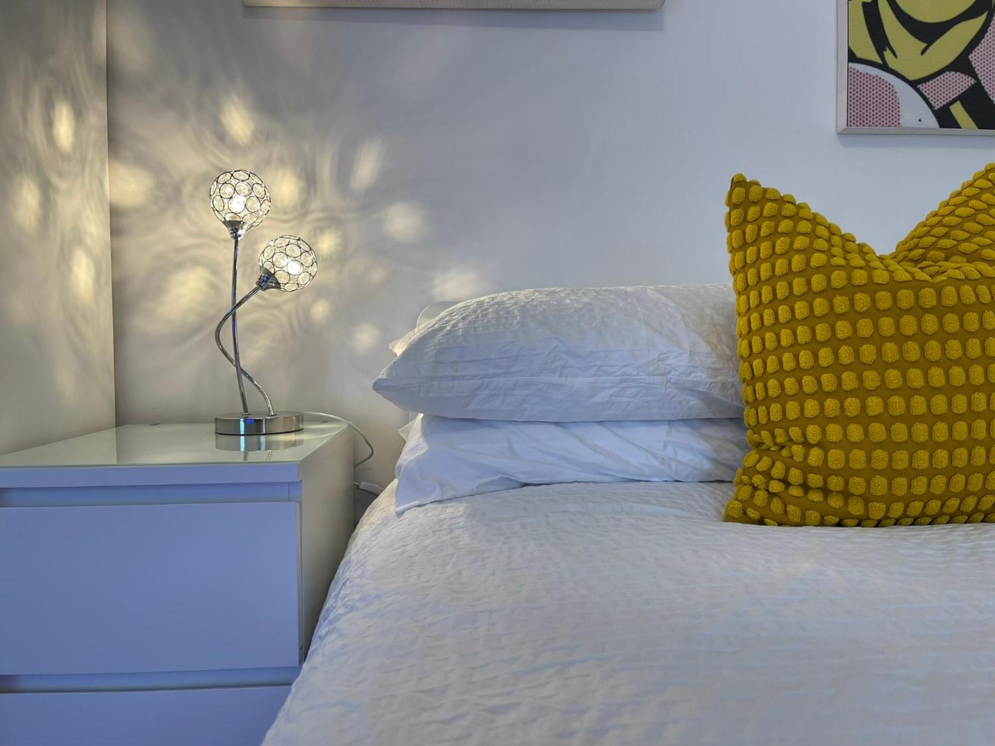 Vibrant Apartments Close To City Centre Cardiff Luaran gambar