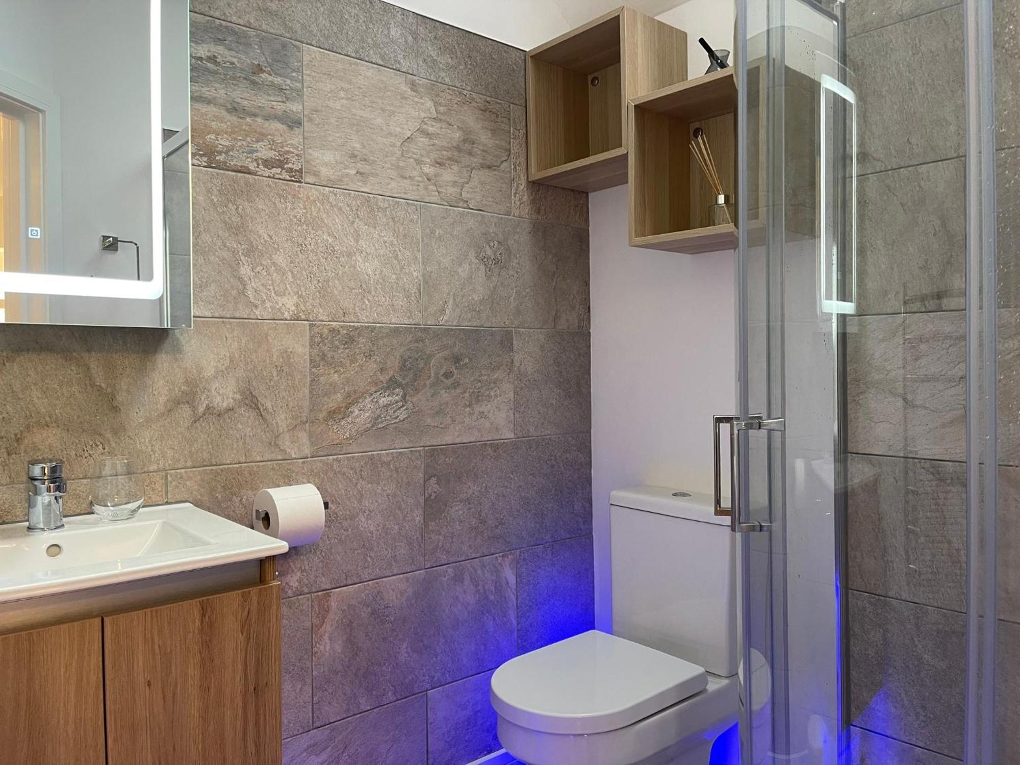 Vibrant Apartments Close To City Centre Cardiff Luaran gambar